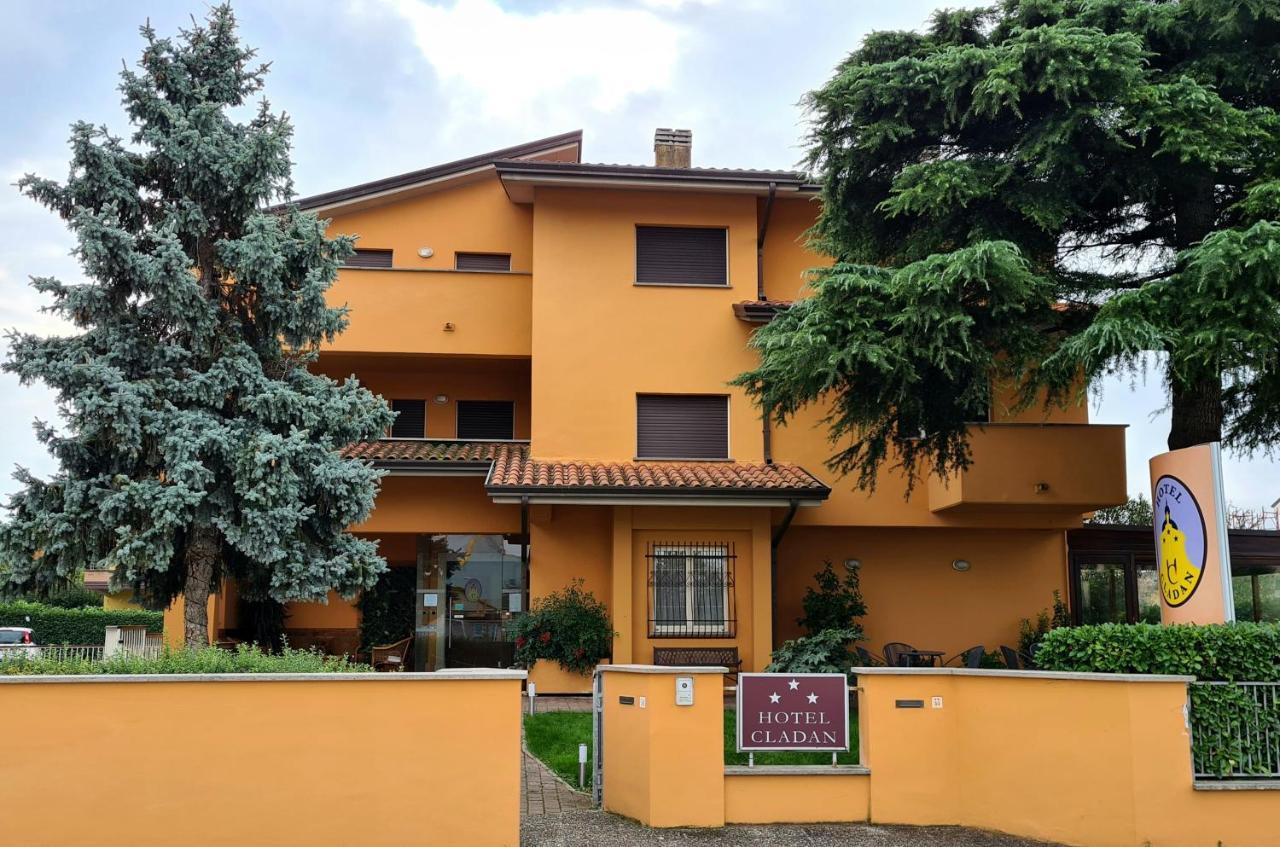 Hotel Cladan Asyż Zewnętrze zdjęcie