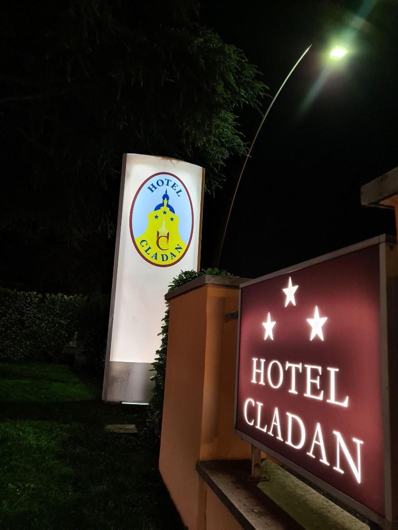 Hotel Cladan Asyż Zewnętrze zdjęcie