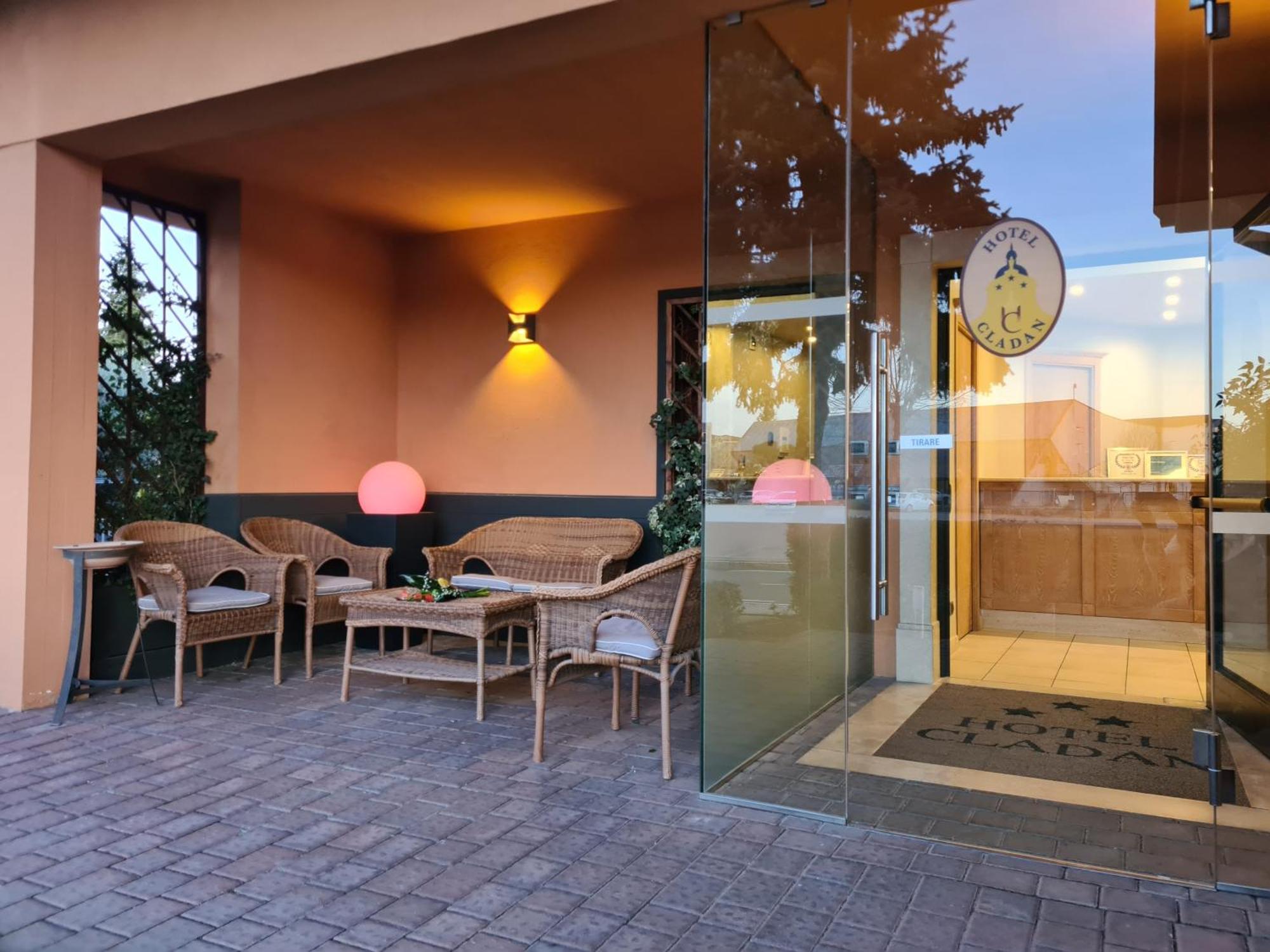 Hotel Cladan Asyż Zewnętrze zdjęcie