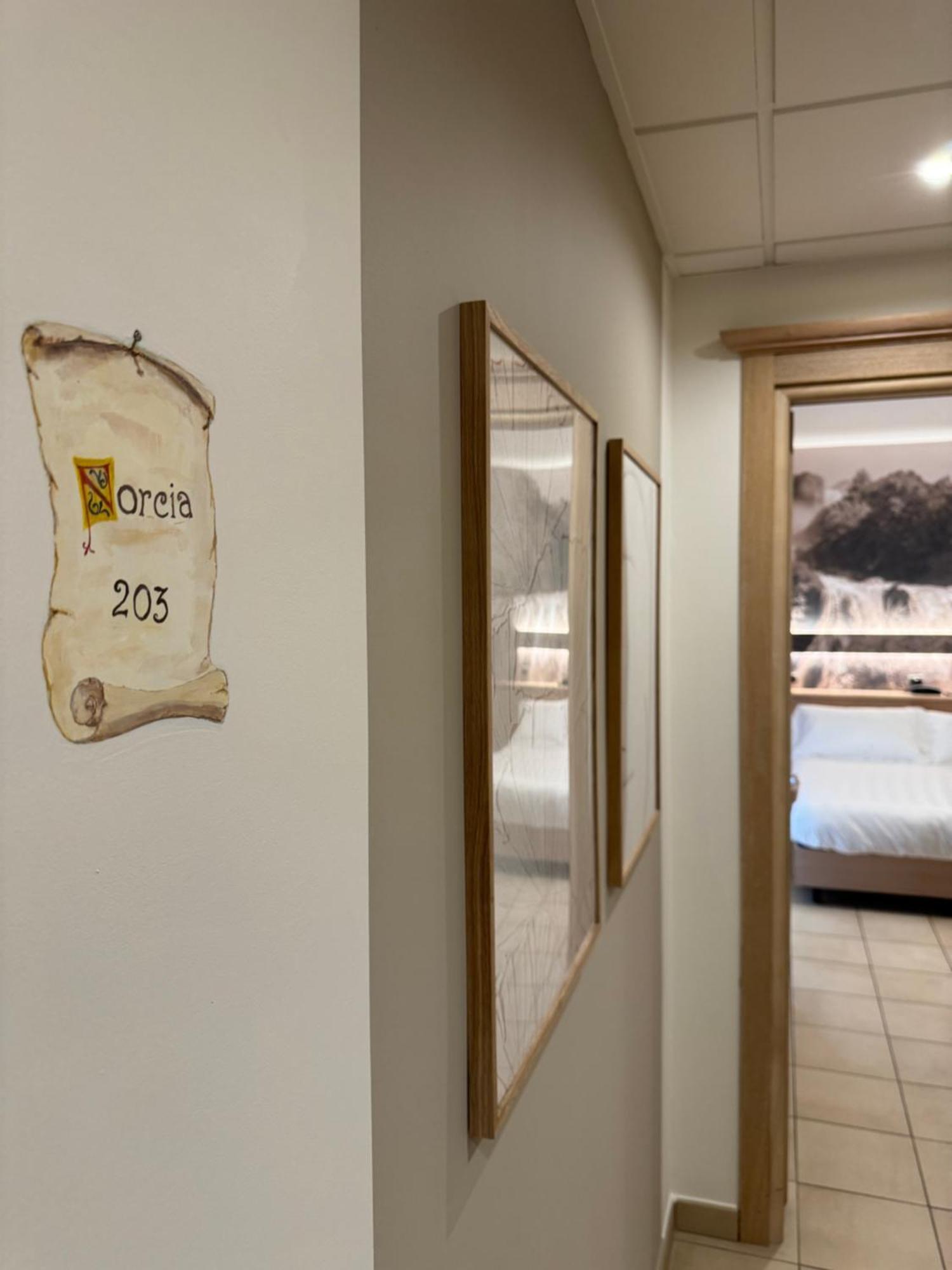Hotel Cladan Asyż Zewnętrze zdjęcie