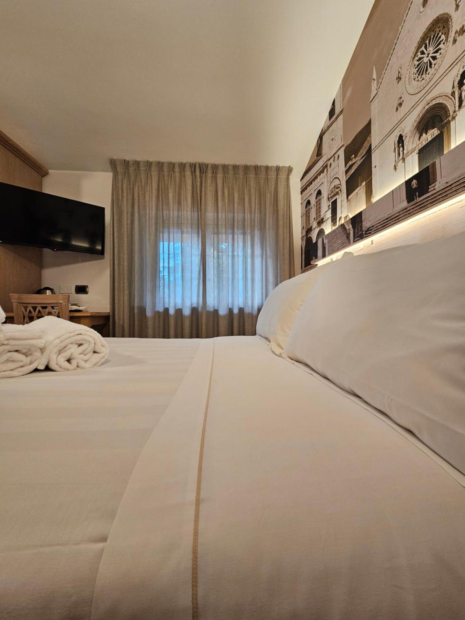Hotel Cladan Asyż Zewnętrze zdjęcie